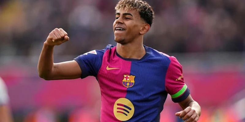 Lamine Yamal Với Messi & Ronaldo Ở Tuổi 17 – Ai Xuất Sắc Hơn? 4 Yamal đang cho thấy được sự tự tin rất lớn của mình