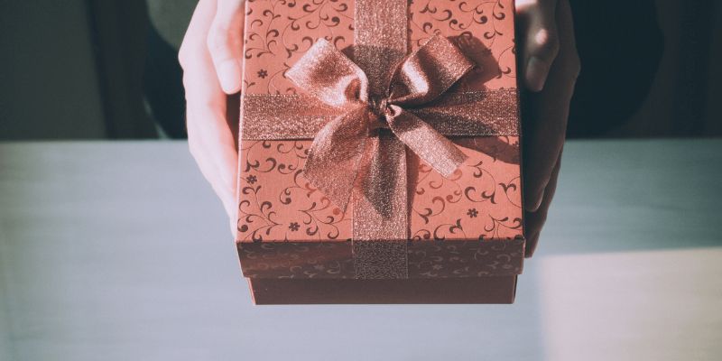 Mơ Thấy Người Yêu Cũ Đánh Con Gì? Giải Mã Chi Tiết Nhất 3 Chiêm bao thấy người yêu cũ tặng quà thì nên đánh 37, 73